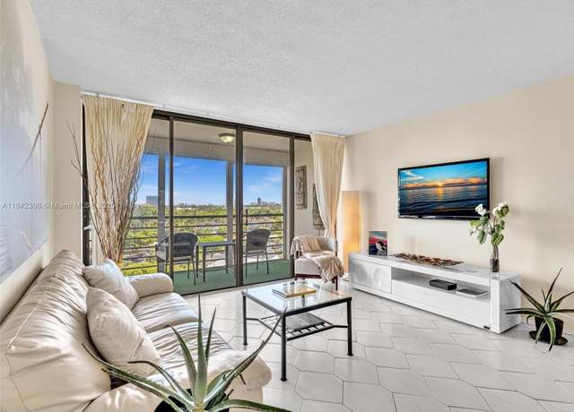 Property at 20400 W Country Club Dr #817, Aventura, FL 33180, 1 bed, 1.5 baths
