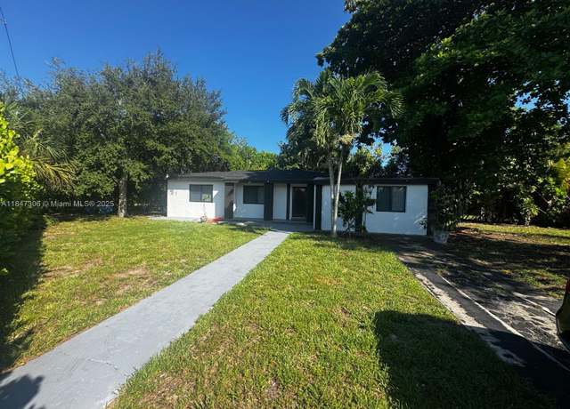 Property at 930 NE 163rd St, North Miami Beach, FL 33162, 4 beds, 4.5 baths