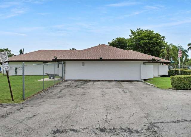Property at 132 AVE SW 42nd St, Miami, FL 33175