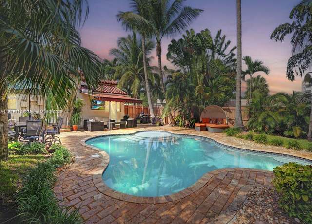 Property at 719 S 17th Ave, Hollywood, FL 33020, 3 beds, 2 baths