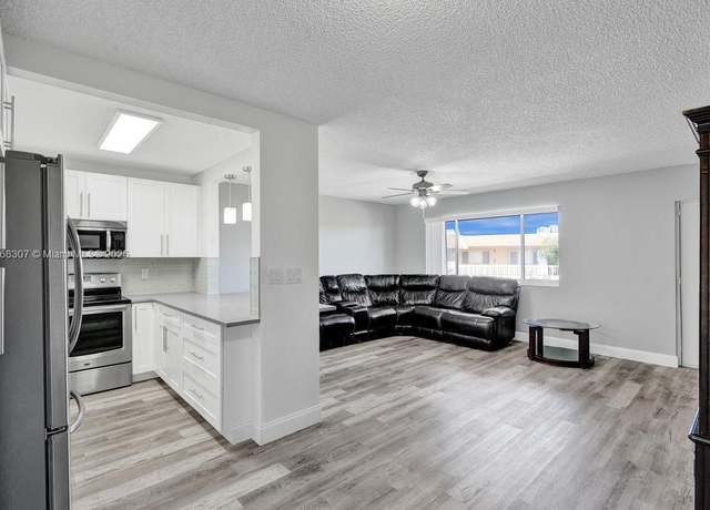 Property at 700 Village Green Ct #319, Palm Springs, FL 33461, 1 bed, 1.5 baths