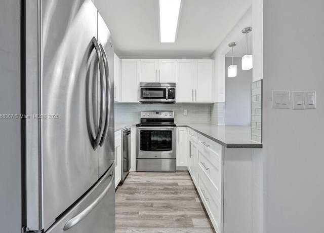 Property at 700 Village Green Ct #319, Palm Springs, FL 33461, 1 bed, 1.5 baths