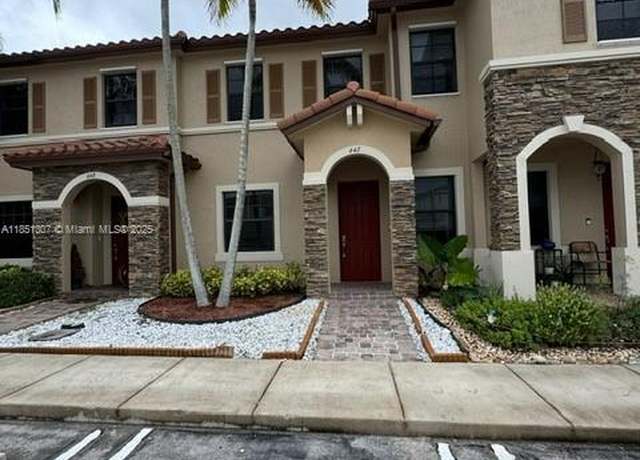 Property at 642 SE 32nd Ave, Homestead, FL 33033, 3 beds, 2.5 baths
