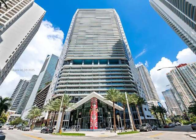 Property at 1300 Brickell Bay Dr #2512, Miami, FL 33131, 1 bath