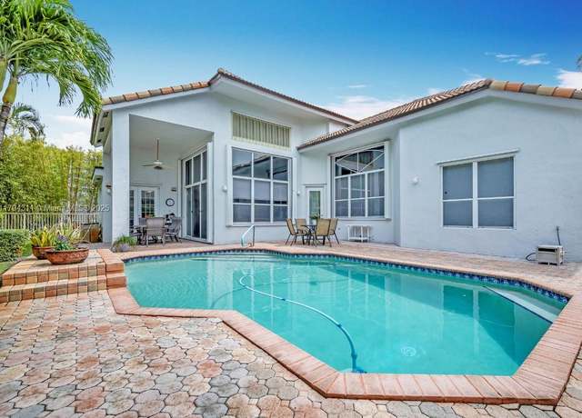 Property at 4123 W Lake Estates Dr, Davie, FL 33328, 5 beds, 4 baths