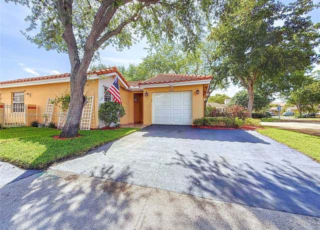 Property at 1420 Seagrape Cir, Weston, FL 33326, 3 beds, 2 baths