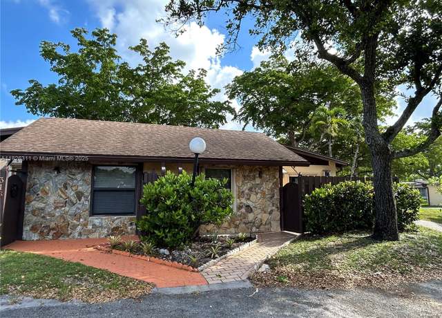 Property at 316 Briarwood Cir Unit 4-17, Hollywood, FL 33024, 2 beds, 2 baths