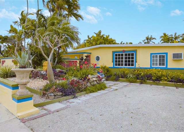 Property at 3010 SW 105th Ave, Miami, FL 33165, 3 beds, 2 baths