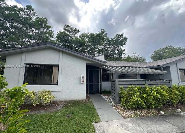 Property at 453 Lakeview Dr #1, Weston, FL 33326, 3 beds, 2 baths