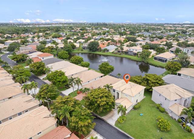 Property at 9807 Casa Mar Cir, Fort Myers, FL 33919, 3 beds, 2.5 baths
