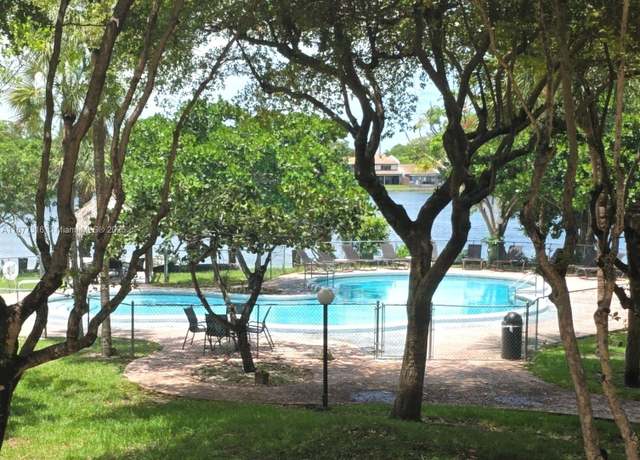 Property at 661 NE 195th St #215, Miami, FL 33179, 2 beds, 2 baths