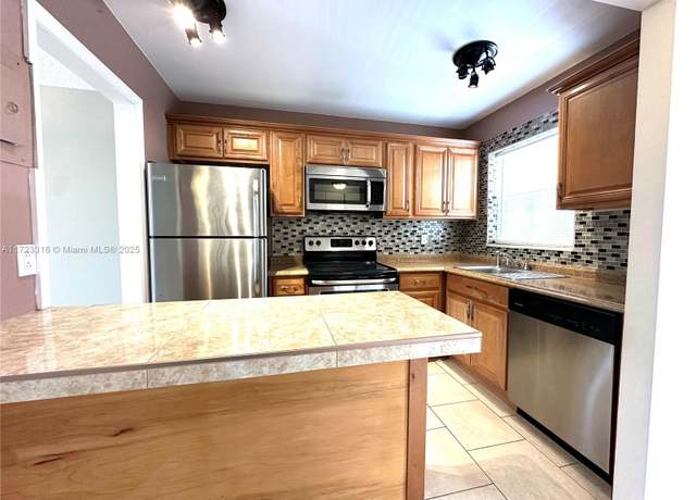 Property at 8500 Sunrise Lakes Blvd #303, Sunrise, FL 33322, 2 beds, 2 baths