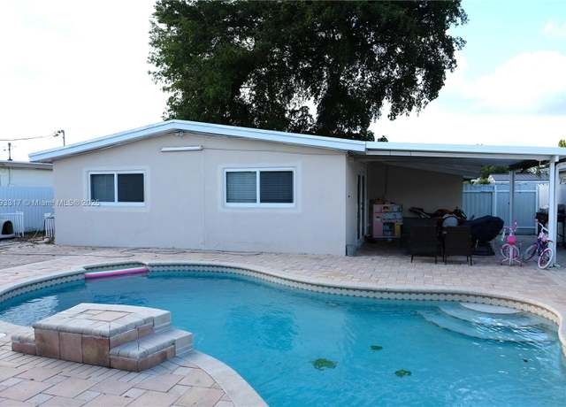 Property at 7000 SW 10th St, Pembroke Pines, FL 33023, 3 beds, 2 baths
