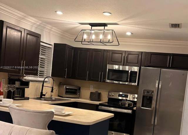 Property at 9338 NW 114th Ter #5, Hialeah Gardens, FL 33018, 3 beds, 2 baths