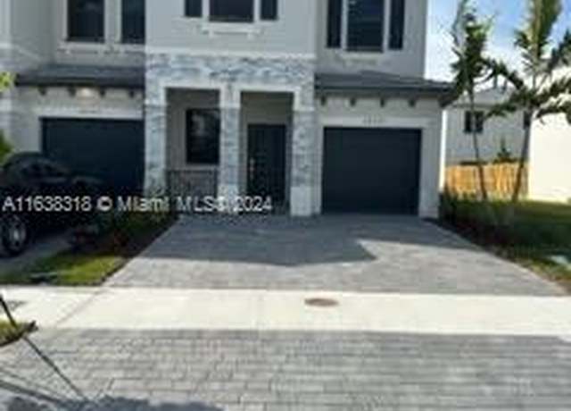 Property at 28552 SW 134th Ave #28552, Homestead, FL 33033, 3 beds, 2.5 baths