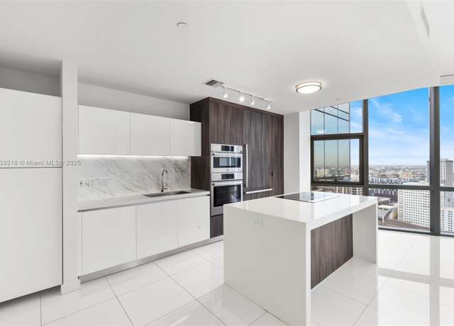 Property at 851 NE 1st Ave #3202, Miami, FL 33132, 1 bed, 1.5 baths