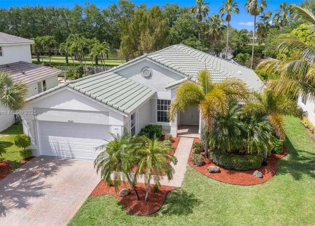 Property at 4629 Mariners Cove Dr, Wellington, FL 33449, 5 beds, 3 baths
