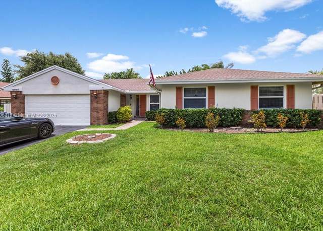 Property at 14641 Poplar Hill Ct, Davie, FL 33325, 4 beds, 2 baths