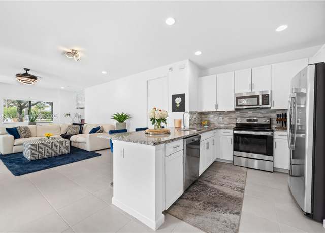 Property at 2184 NW 6th St, Fort Lauderdale, FL 33311, 3 beds, 2.5 baths