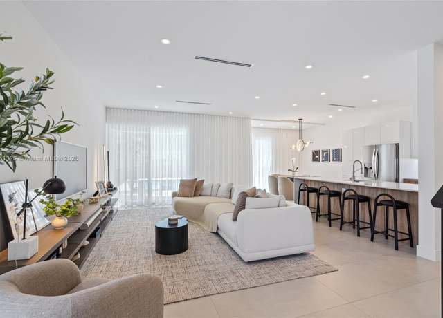 Property at 2290 SE 6th St, Pompano Beach, FL 33062, 3 beds, 4 baths