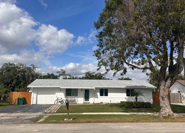 Property at 12821 SW 10th Ct, Davie, FL 33325, 3 beds, 2 baths