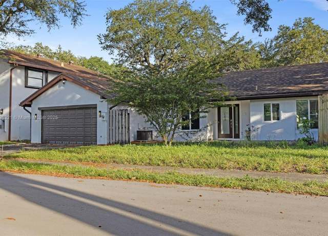 Property at 50 Forest Cir, Cooper City, FL 33026, 3 beds, 2 baths