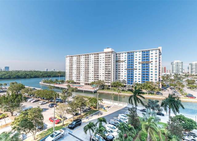 Property at 500 Bayview Dr #617, Sunny Isles Beach, FL 33160, 1 bed, 1.5 baths