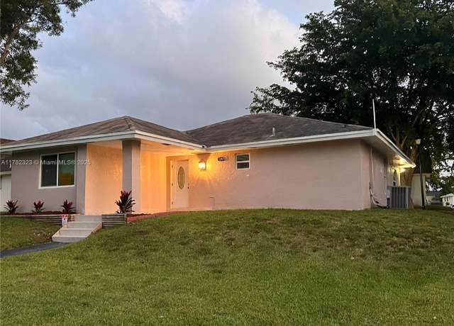 Property at 13570 SW 286th Ter, Homestead, FL 33033, 4 beds, 2 baths