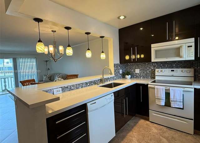 Property at 218 NE 12th Ave #503, Hallandale Beach, FL 33009, 1 bed, 1.5 baths