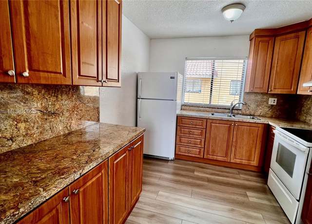 Property at 2760 W 61st Pl #202, Hialeah, FL 33016, 3 beds, 2 baths