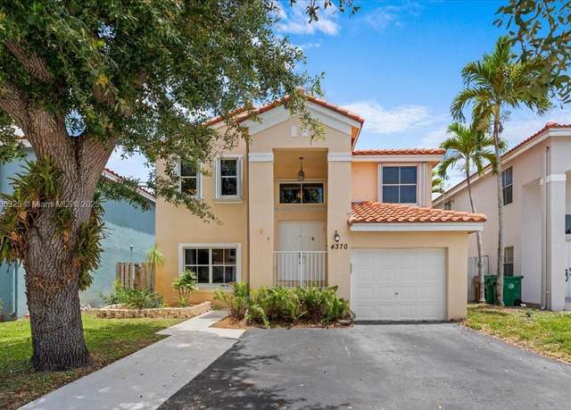 Property at 4370 SW 82nd Way, Davie, FL 33328, 3 beds, 2.5 baths