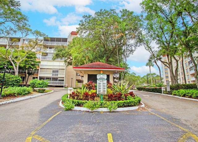 Property at 6911 Environ Blvd Unit 5L, Lauderhill, FL 33319, 2 beds, 2 baths