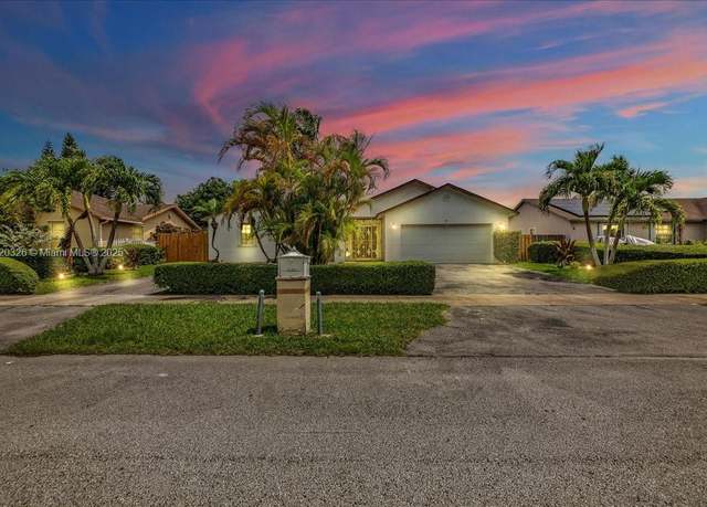 Property at 13811 SW 285th Ter, Homestead, FL 33033, 3 beds, 2 baths