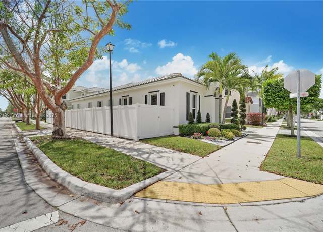 Property at 16970 SW 92nd St, Miami, FL 33196, 3 beds, 2 baths