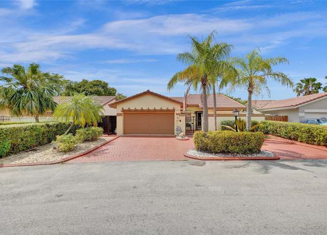 Property at 9212 SW 151st Ct, Miami, FL 33196, 5 beds, 2 baths