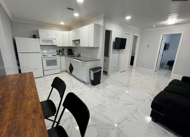 Property at 2240 Simms St, Hollywood, FL 33020, 20 beds, 10 baths