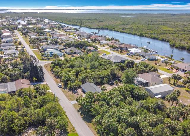 Property at 18515 Aryshire Cir, Port Charlotte, FL 33948, 3 beds, 1.5 baths