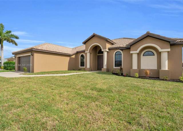 Property at 915 SE 33rd Ter, Cape Coral, FL 33904, 3 beds, 2.5 baths