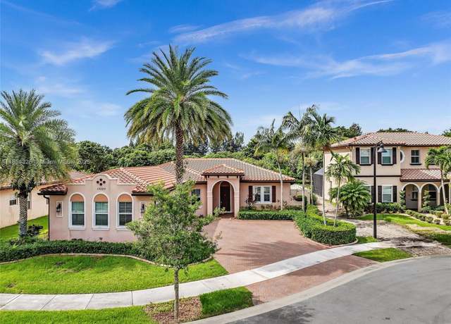 Property at 13220 SW 13th St, Davie, FL 33325, 4 beds, 2.5 baths