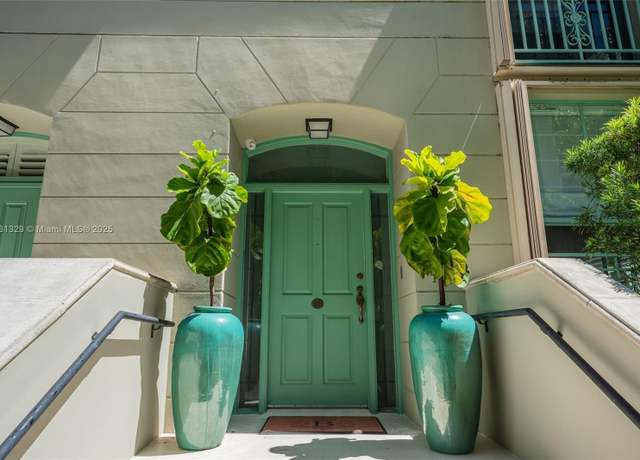 Property at 618 Valencia Ave #101, Coral Gables, FL 33134, 2 beds, 2.5 baths