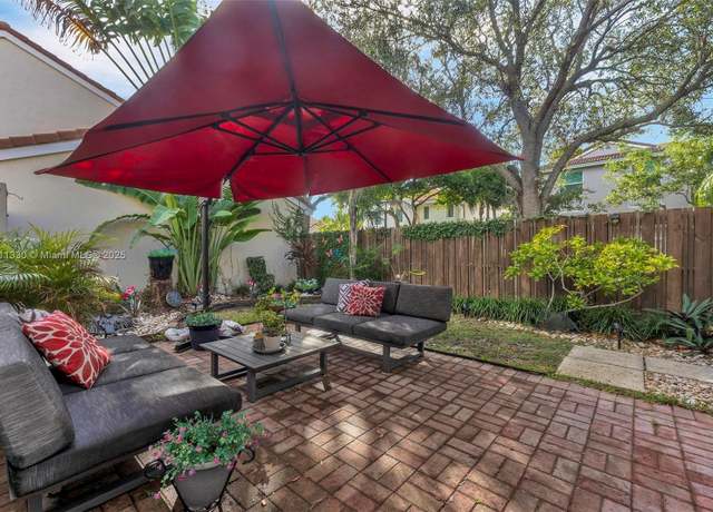 Property at 1140 Linden St, Hollywood, FL 33019, 3 beds, 2.5 baths