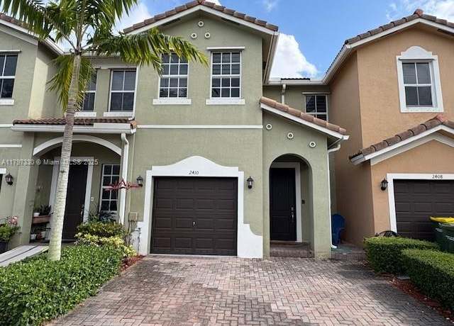 Property at 2410 SE 15th St, Homestead, FL 33035, 3 beds, 2.5 baths
