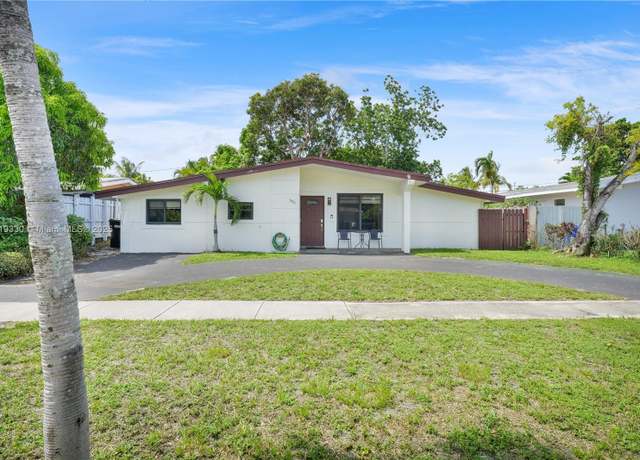 Property at 521 NE 175th St, North Miami Beach, FL 33162, 5 beds, 3 baths