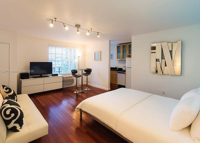 Property at 420 15th St #106, Miami Beach, FL 33139, 1 bath