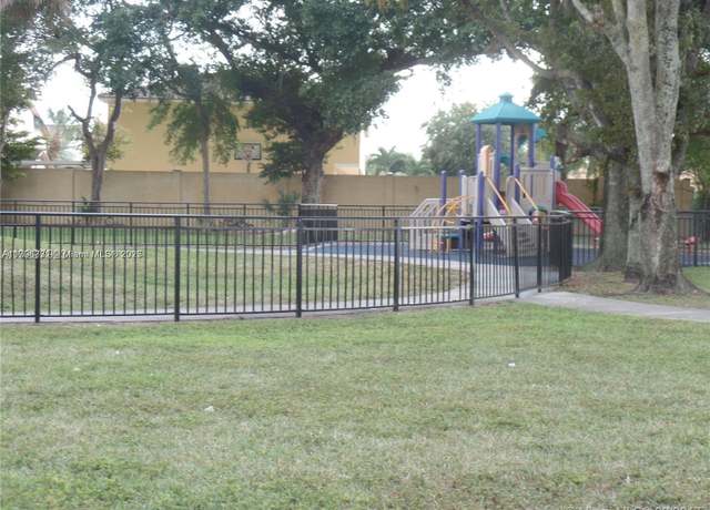 Property at 10000 NW 80th Ct #2223, Hialeah Gardens, FL 33016, 2 beds, 2 baths