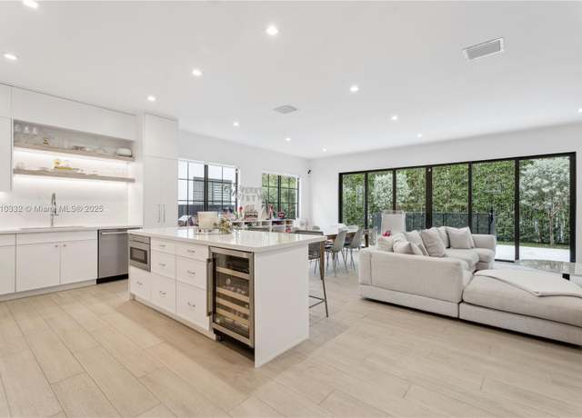 Property at 8391 SW 65th Ave #8391, Miami, FL 33143, 4 beds, 4.5 baths