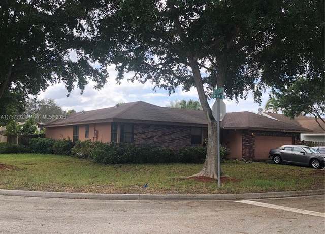 Property at 11202 NW 44th St, Coral Springs, FL 33065, 4 beds, 2.5 baths