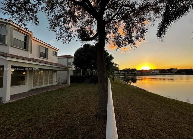 Property at 9741 Roche Pl, Wellington, FL 33414, 6 beds, 3.5 baths