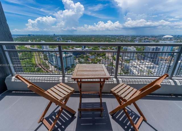 Property at 60 SW 13th St #3203, Miami, FL 33130, 1 bed, 1.5 baths