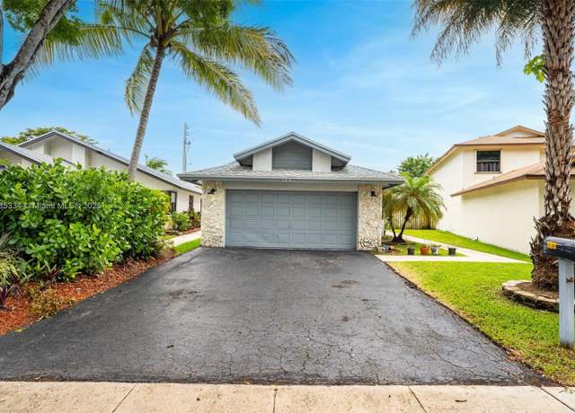 Property at 563 Lakeside Cir, Sunrise, FL 33326, 3 beds, 2 baths